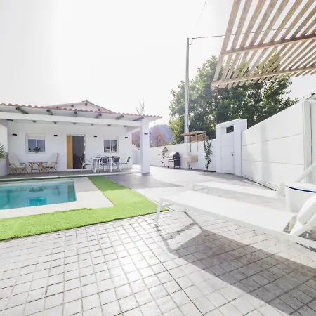 Cubo's La Casita Blanca