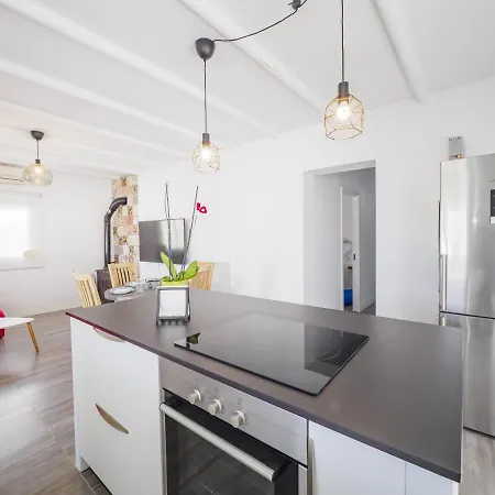 Cubo's La Casita Blanca *