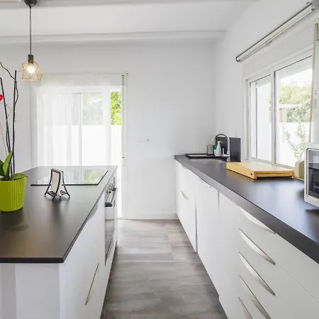 Cubo's La Casita Blanca *